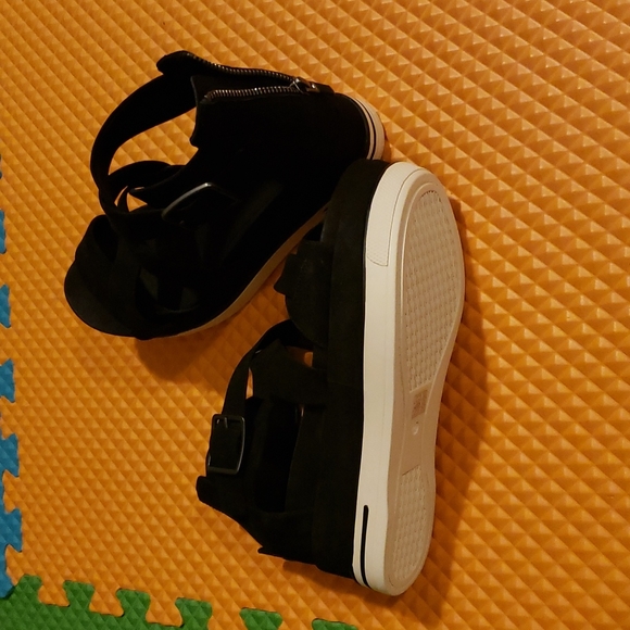 Eileen fisher sandal. Not used. - Picture 3 of 4